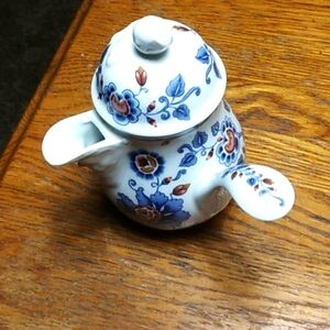 VTG 1979 Estee Lauder teapot/ creamer